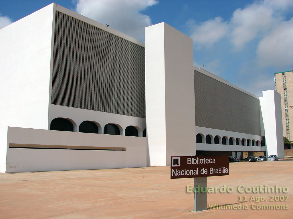 Face oeste da Biblioteca Nacional de Brasília em 11 Ago. 2007, ainda fechada ao público