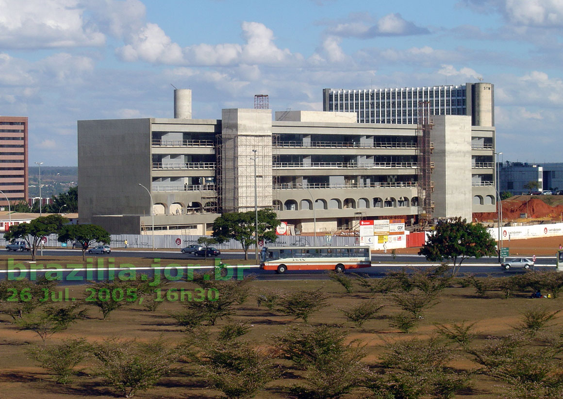Biblioteca Nacional de Brasília durante a construção em Julho de 2005