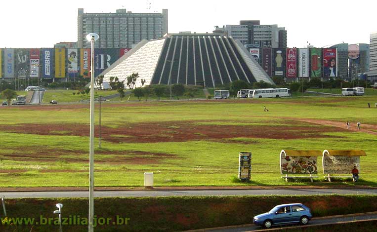 Área destinada ao Music Hall, salas de cinema e Mini Planetário, entre os ministérios do lado norte da Esplanada e a Plataforma Rodoviária de Brasília