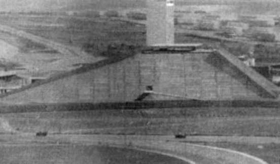 Fachada sul do Teatro nacional de Brasília em Março de 1964