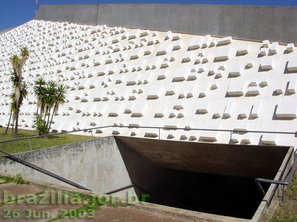 Saída norte da sala Villa Lobos do Teatro Nacional de Brasília