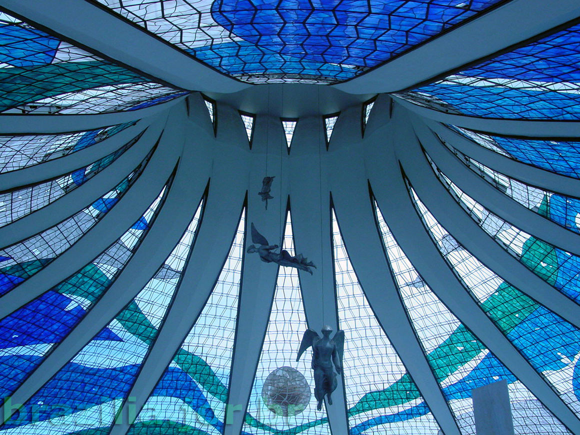 Cúpula da Catedral de Brasília, vista do interior da nave principal