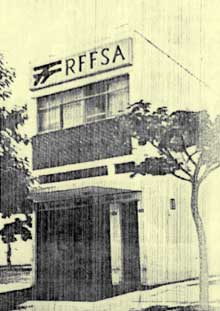 Minúsculo prédio da RFFSA - Rede Ferroviária Federal em Brasília, em 1970