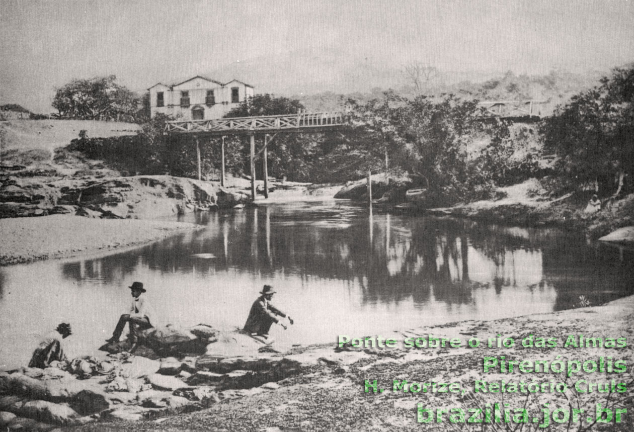 Ponte sobre o rio das Almas, em Pirenópolis, fotografada por Henrique Morize, da Comissão Exploradora do Planalto Central — a primeira “Missão Cruls”