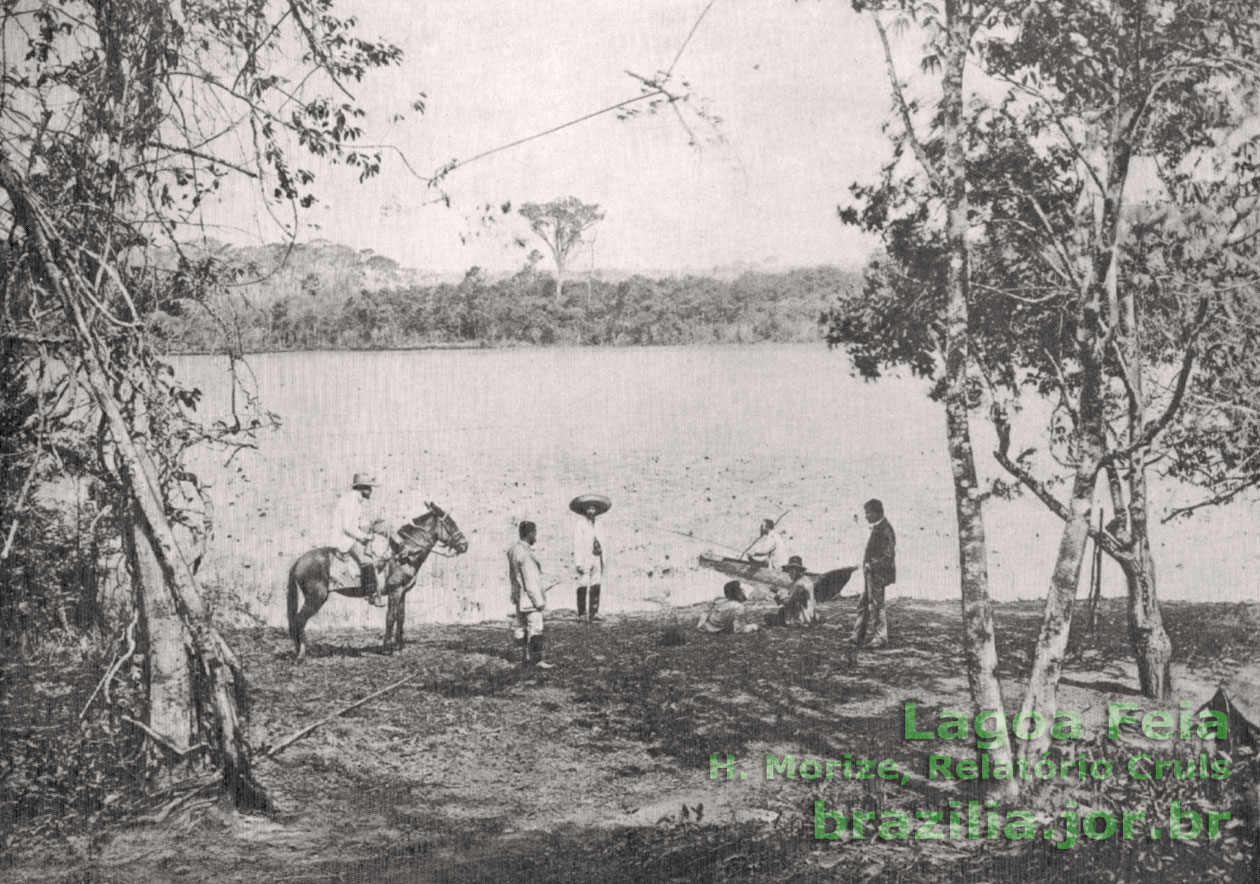 Lagoa Feia, perto de Formosa (GO), fotografada por Henrique Morize, da Comissão Exploradora do Planalto Central — a primeira “Missão Cruls”