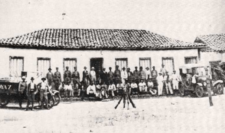 A caravana do engenheiro Balduíno, da Estrada de Ferro Goiás, em Planaltina, então chamada Mestre d'Armas