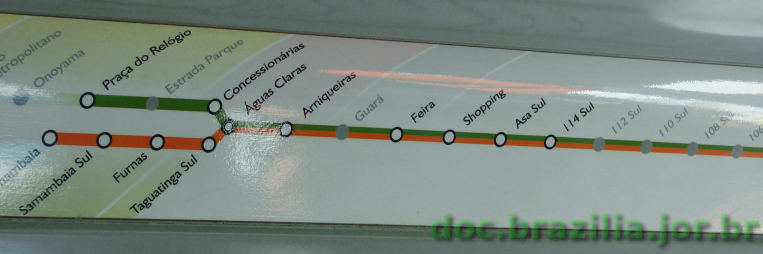 Esquema das estações do Metrô de Brasília, da Asa Sul até Águas Claras, no interior dos trens, em 2007