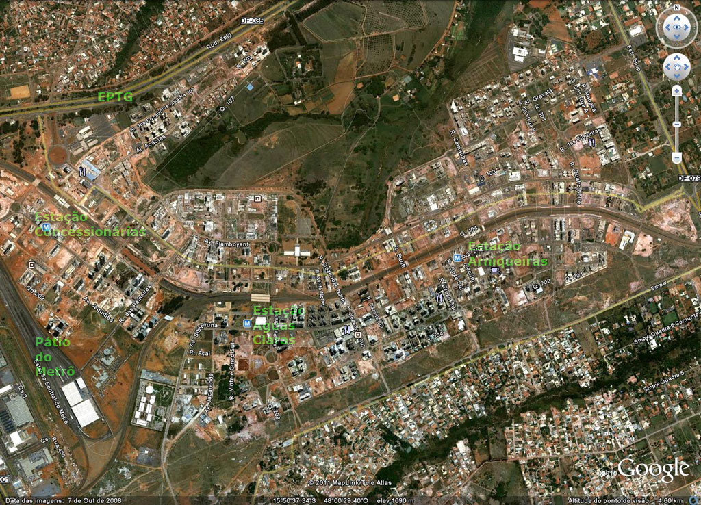Imagem de satélite de Águas Claras, com a localização das estações e pátio do Metrô