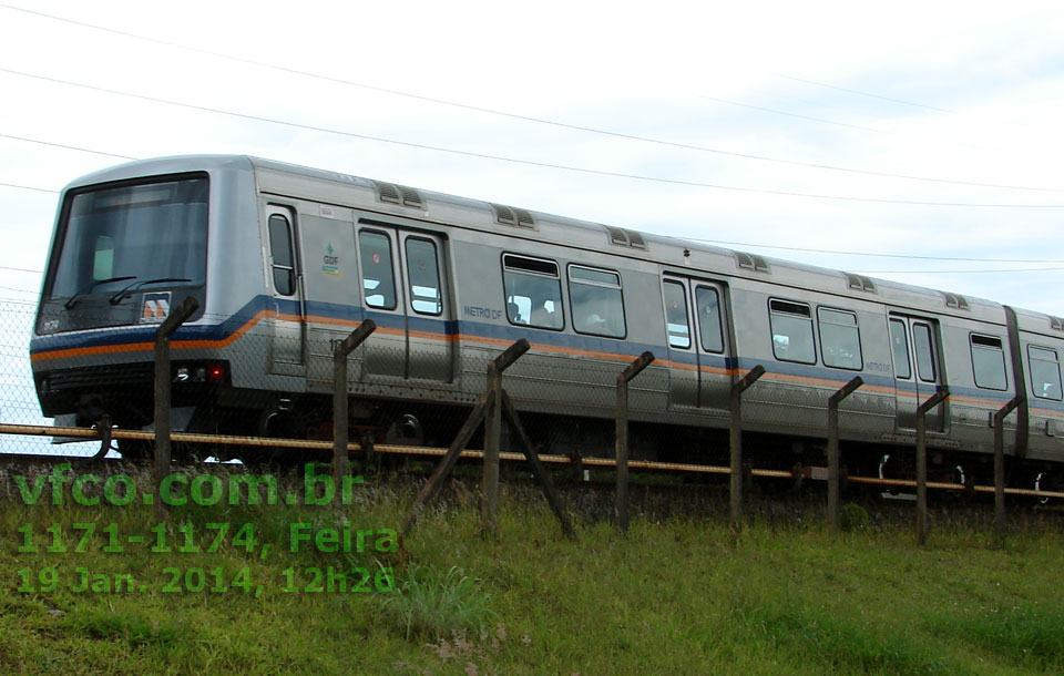 Trem 1171-1174 do Metrô DF, ainda com as faixas azul e laranja