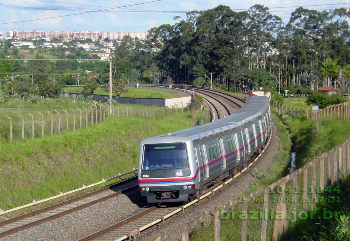Trem 1041-1044 do Metrô de Brasília retornando de Águas Claras sentido Estação Central
