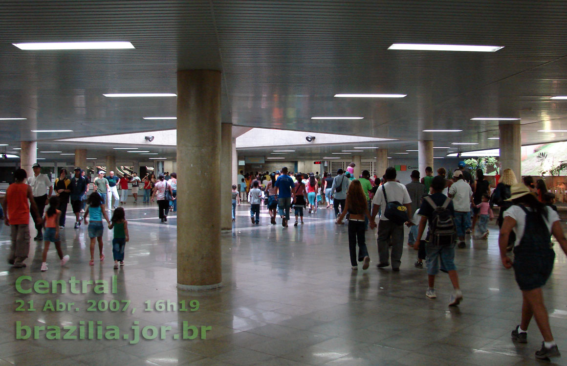 Saguão de entrada da Estação Central do Metrô de Brasília
