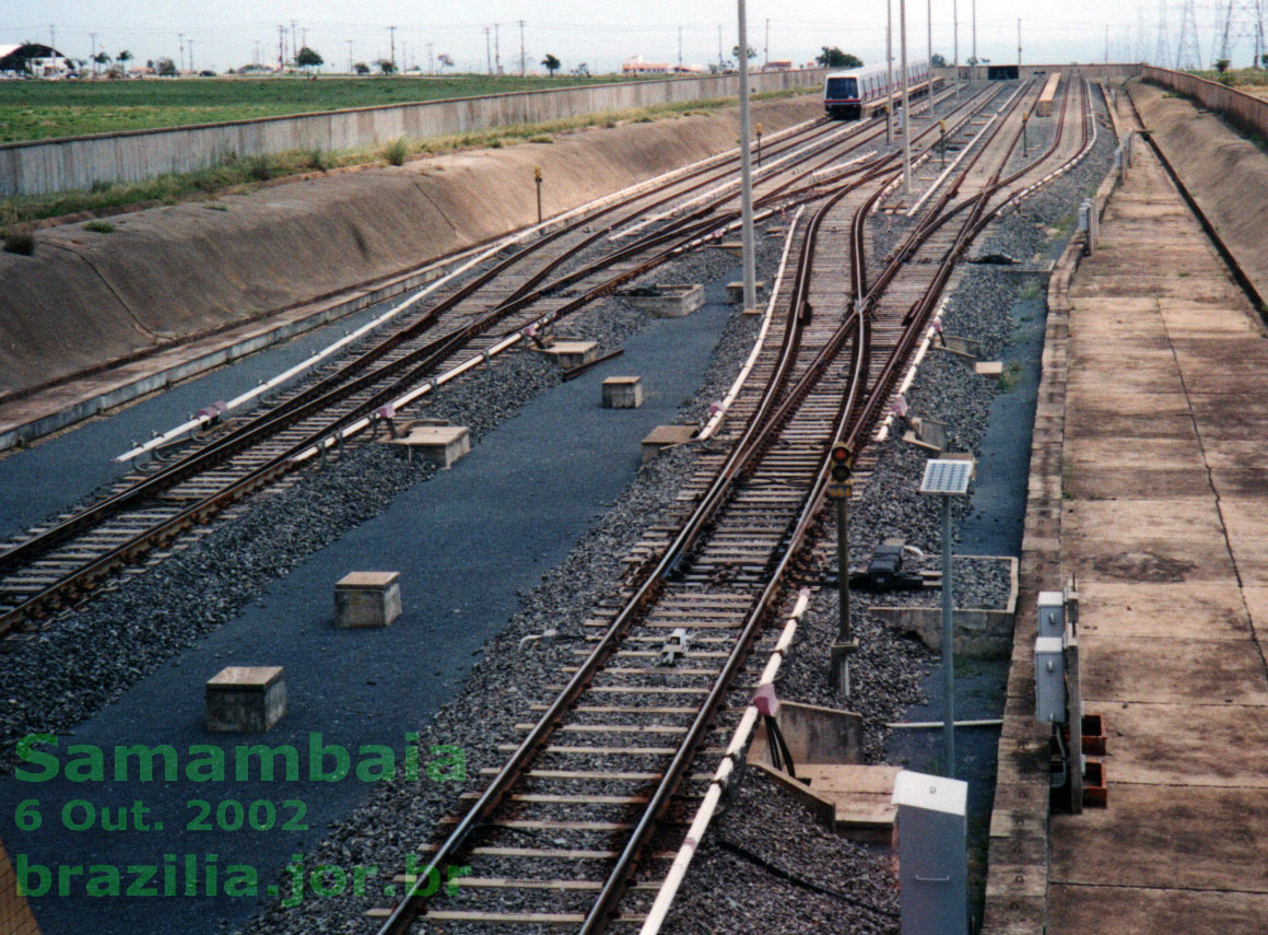 Trilhos do pátio de manobra (retorno) dos trens do Metrô DF na Estação Samambaia, terminal (pelo menos, por enquanto) da Linha Laranja