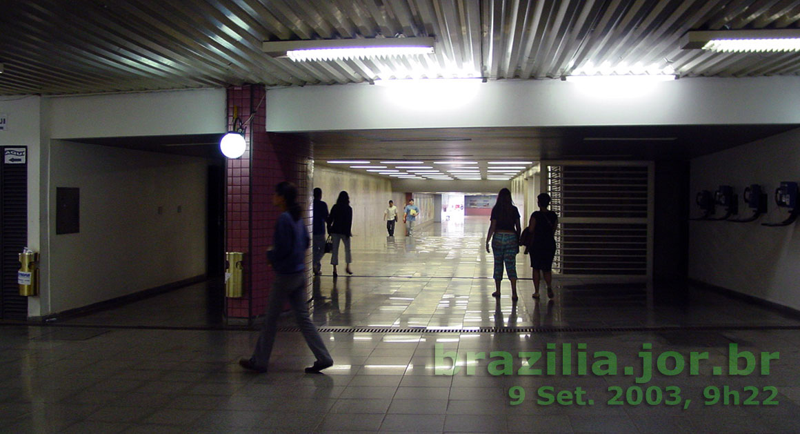 Corredor de ligação da Galeria dos Estados à Estação Galeria do Metrô de Brasília