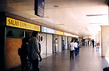 Lojas da Estação Central do Metrô de Brasília