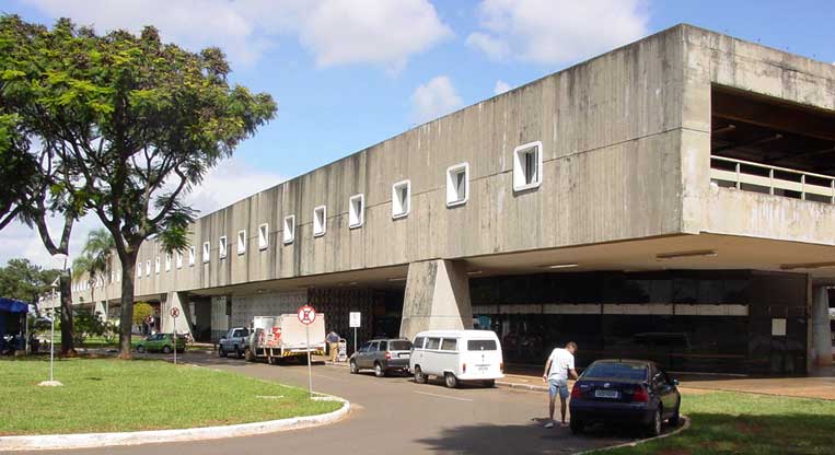 Fachada da estação de trem de Brasília