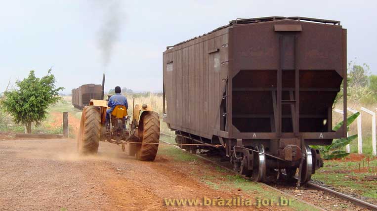 Vagão carregado sendo levado para formar o trem