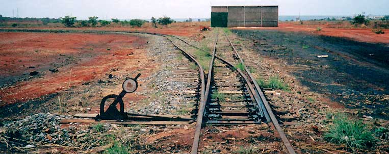 Desvio dos trilhos no pátio ferroviário