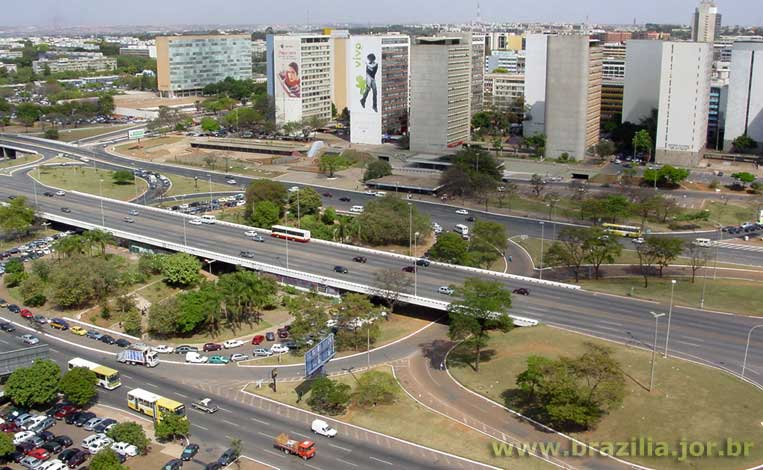 Conjunto de acessos ao Eixo Rodoviário e setores centrais, ao sul da Plataforma Rodoviária