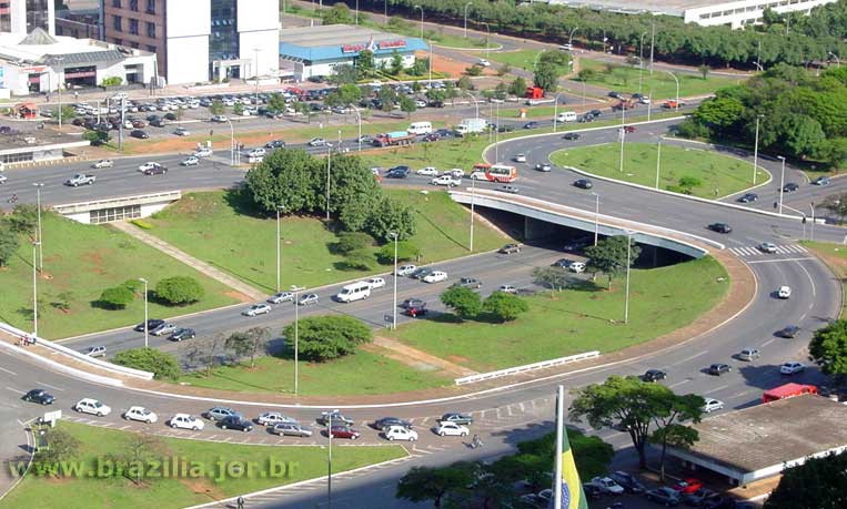 Conjunto de acessos ao Eixo Rodoviário no início da Asa Norte de Brasília