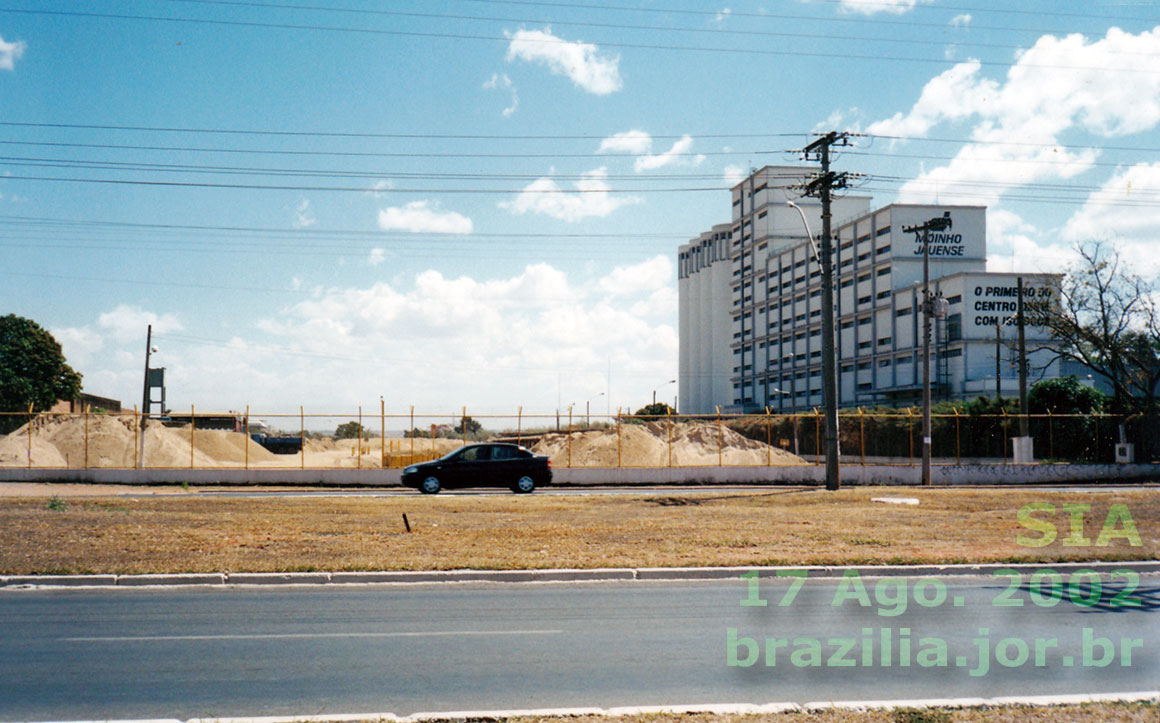 Moinho de trigo Jauense e terminal de areia servidos pelos desvios ferroviários do Setor de Indústria e Abastecimento (SIA) de Brasília